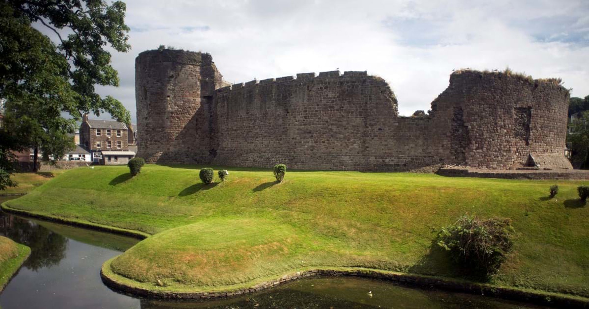 Background image - rothesay_castle_hes.jpg