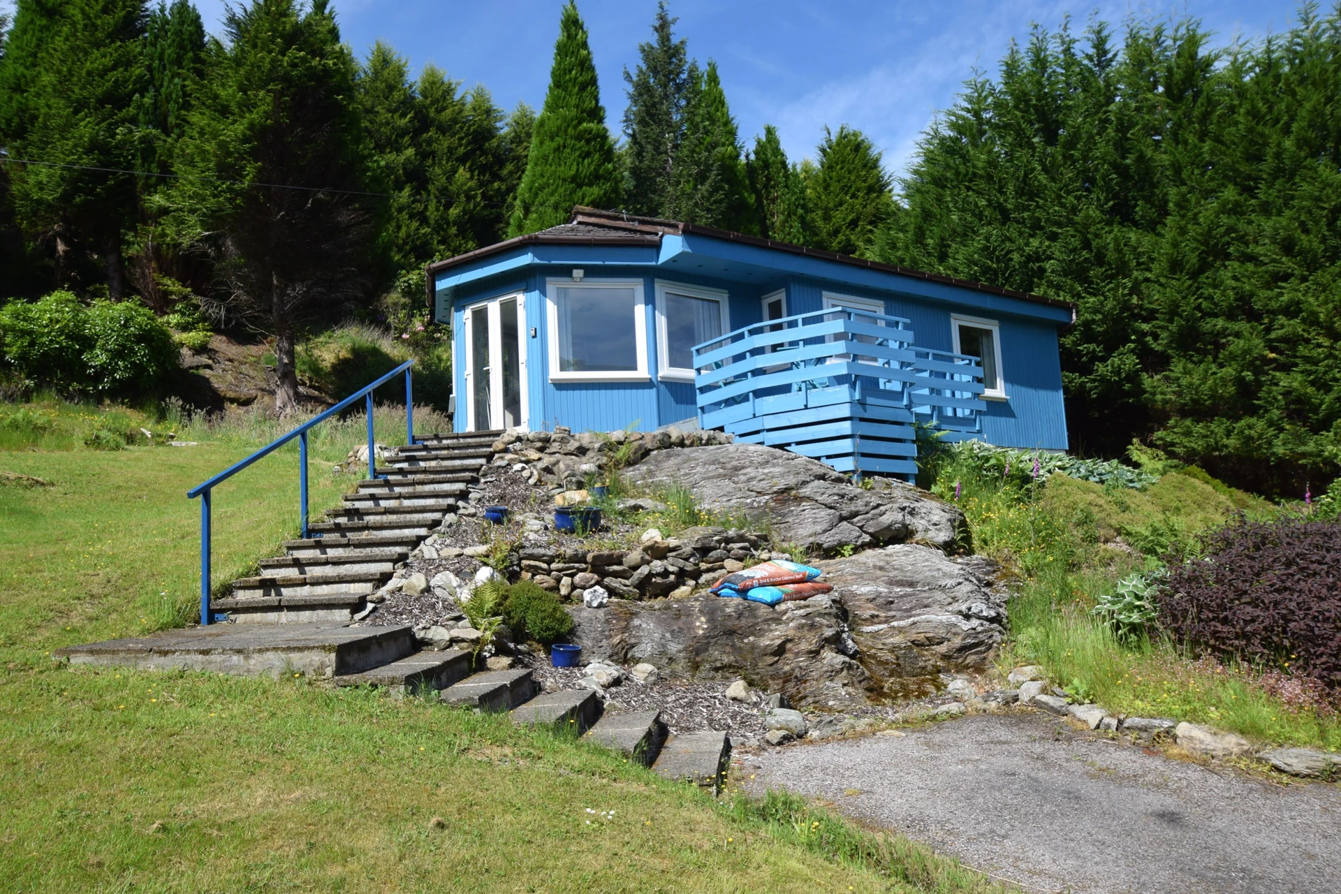 Byron Cottage overlooking Loch Goil Image 1