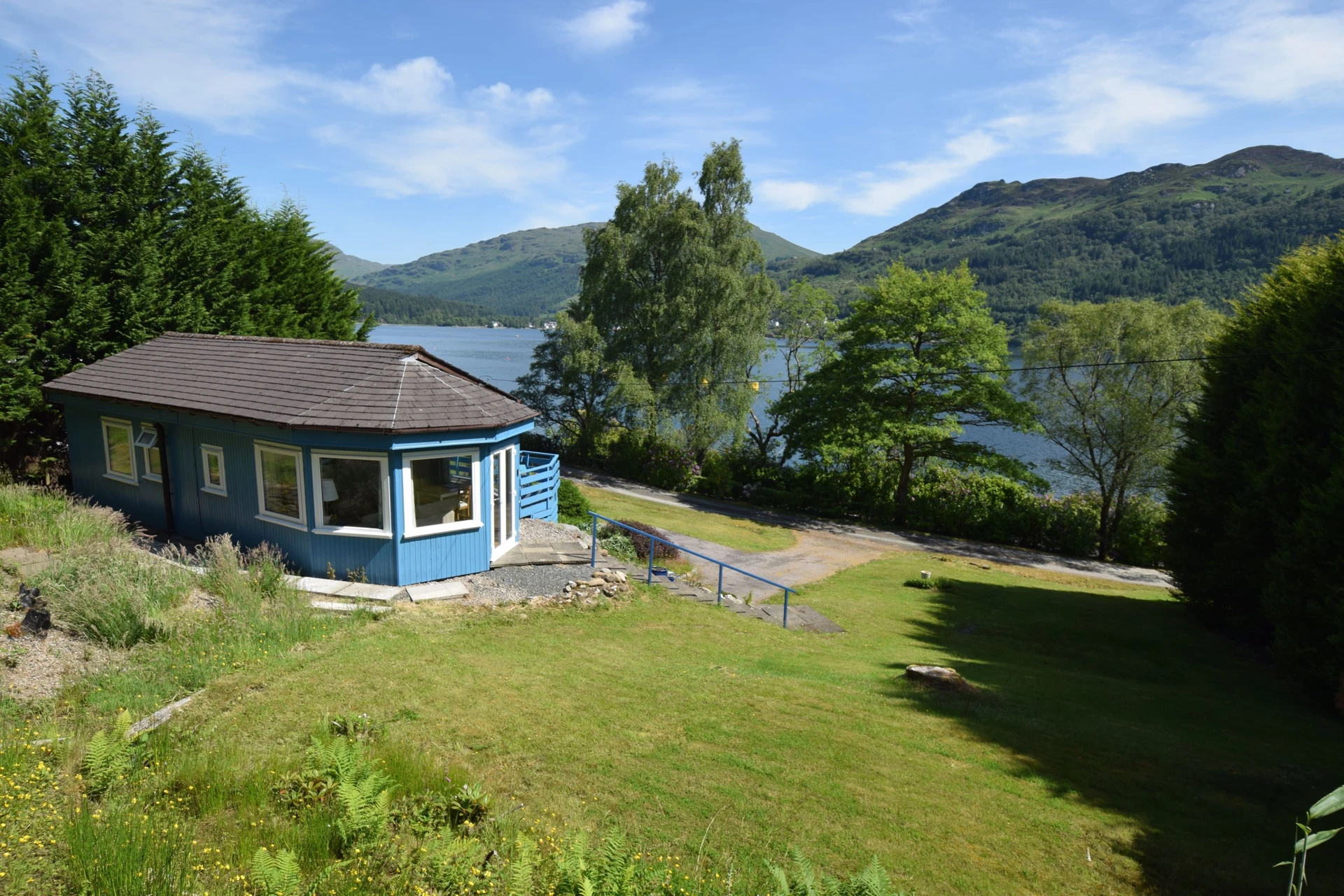 Byron Cottage overlooking Loch Goil Image 1