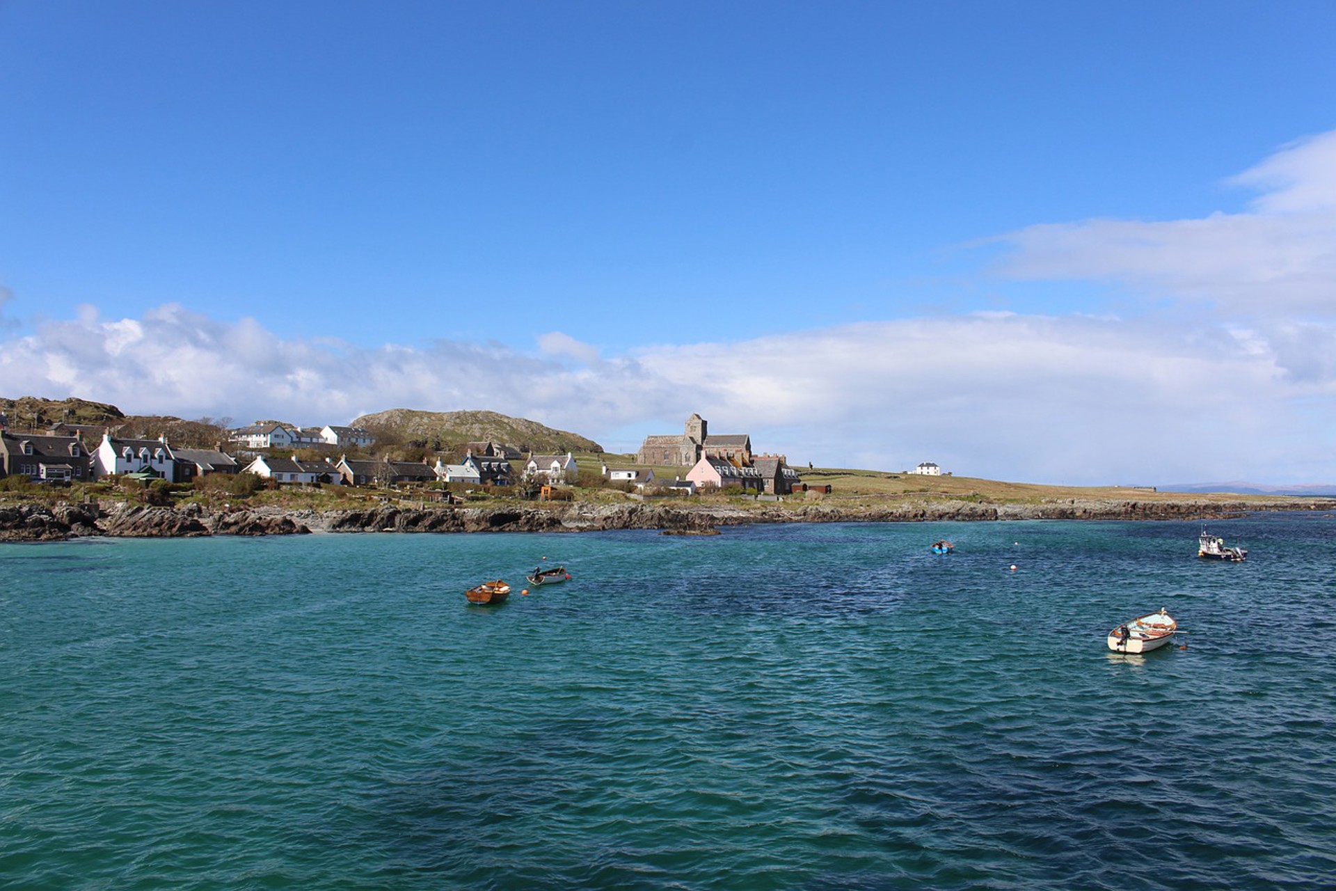 Background image - Iona Abbey Bay (1)