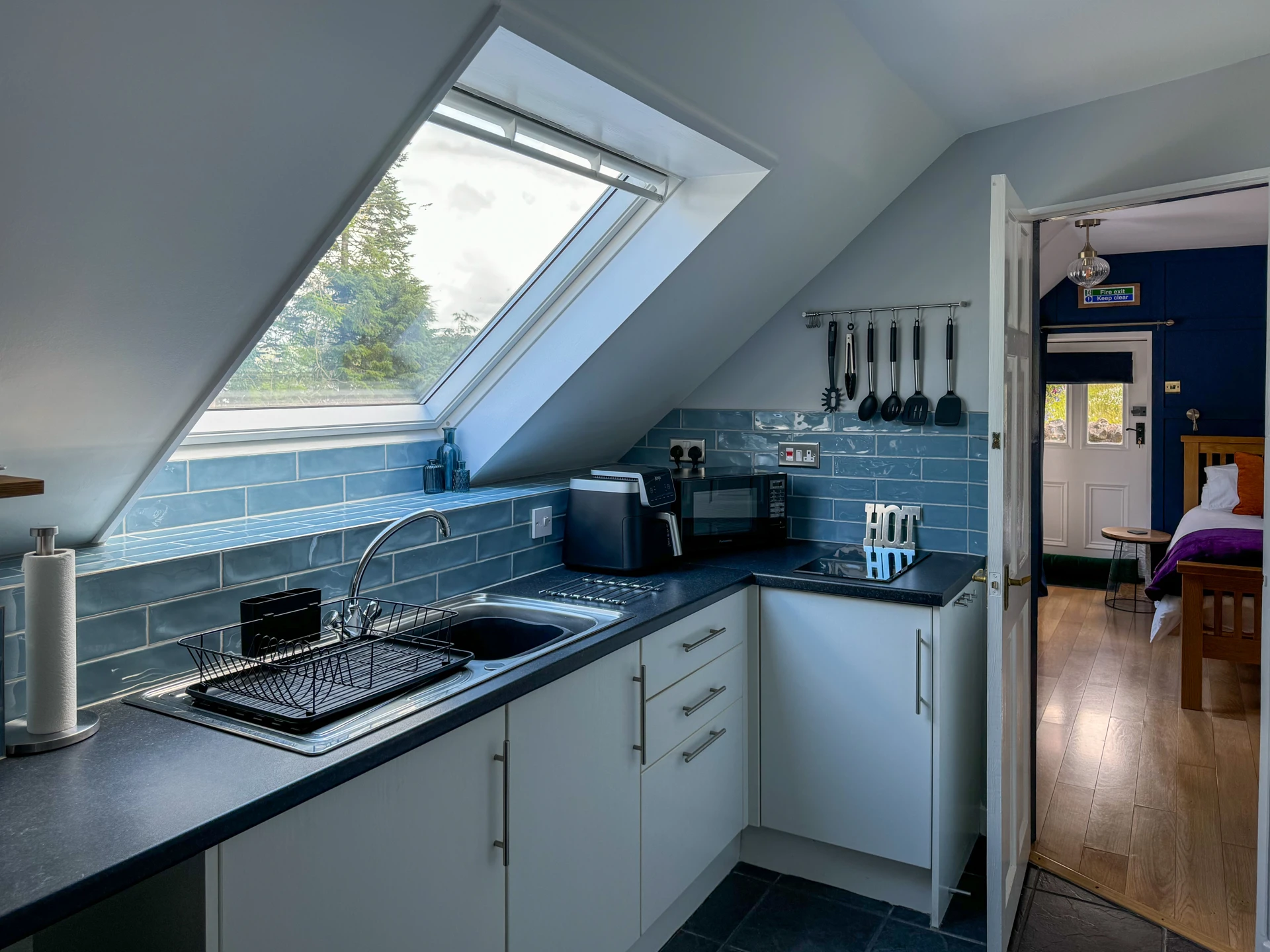 kitchen_view_1.jpg